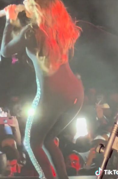 Jennifer Lopez z pękniętymi spodniami