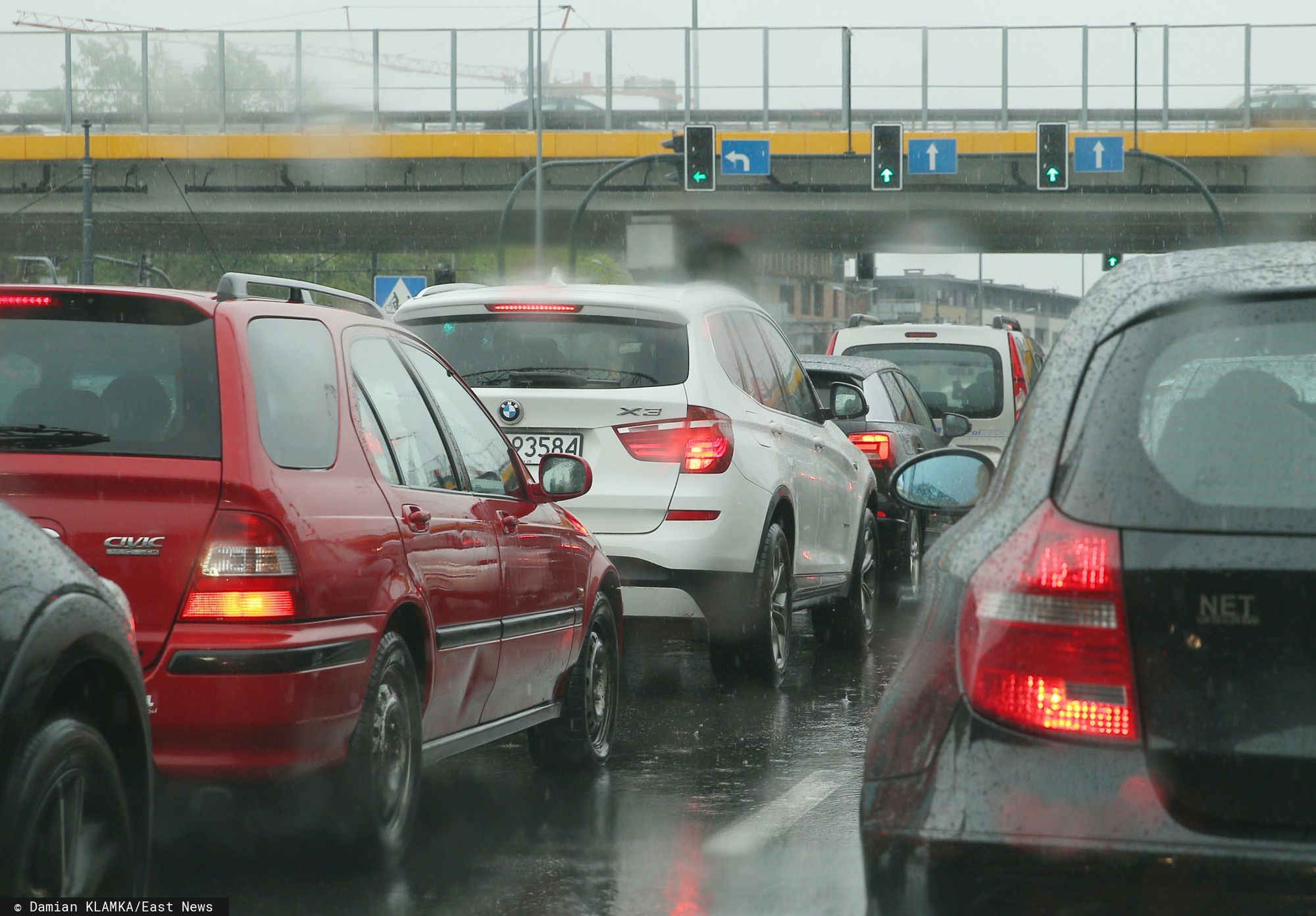Pogoda płata figla. GDDKiA ostrzega przed trudnymi warunkami na drogach 