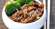 Soba z brokułami i pieczarkami