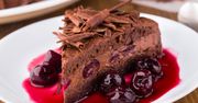 Pyszne ciasto czekoladowe z wiśniami. Przygotujesz je bardzo szybko