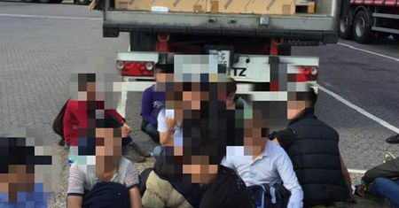 Polak, który próbował przemycić 20 nielegalnych imigrantów do Wielkiej Brytanii usłyszał wyrok