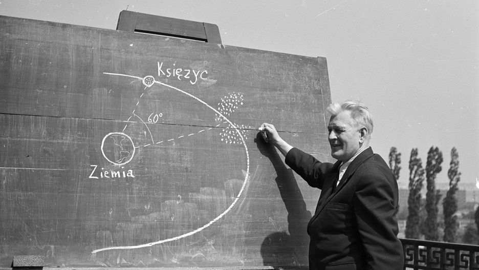 Kraków, rok 1961. Kazimierz Kordylewski na tarasie Obserwatorium Astronomicznego
