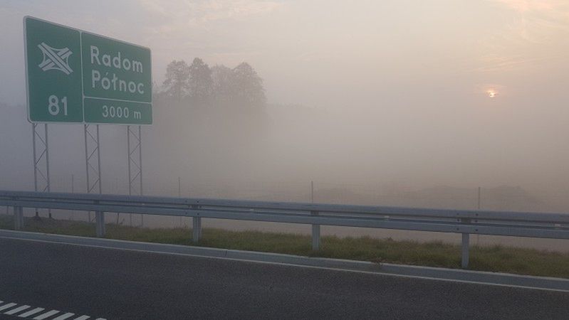 Kierowcy prowadzeni przez Radom przez Mapy Google mogą się poczuć jak dzieci we mgle.