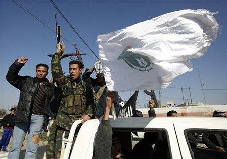Szyici strzelają na wiwat po egzekucji Saddama