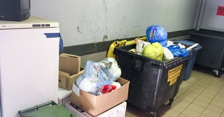 Bogaty świat marnuje majątek. Wyrzucanie towaru korzystniejsze niż darowanie