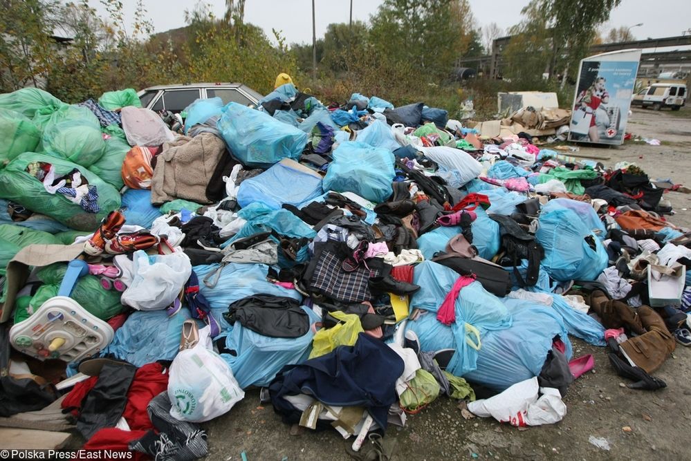 Sprowadził nielegalnie kilka tysięcy ton śmieci. Po skargach sąsiadów trwa wywóz odpadów z powrotem do Wielkiej Brytanii