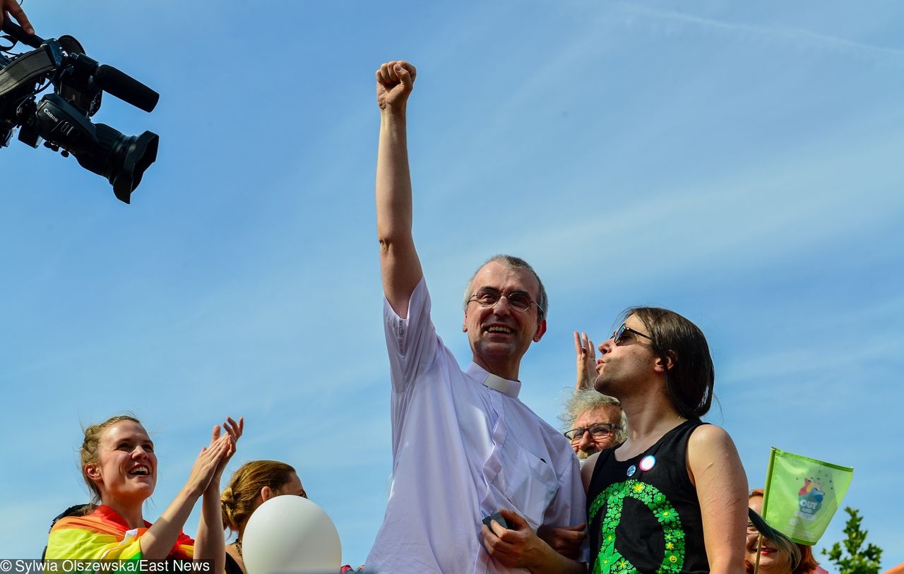 "Tęczowa msza" na Paradzie Równości. Marek Sawicki: skandaliczny happening 