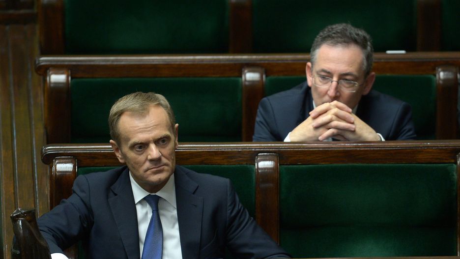Warszawa, 25.06.2014. Ówczesny premier Donald Tusk i minister spraw wewnętrznych Bartłomiej Sienkiewicz