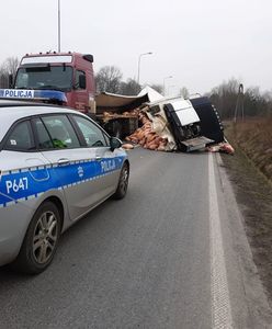 Śląsk. Mięso wieprzowe wysypało się na jezdnię, spore utrudnienia