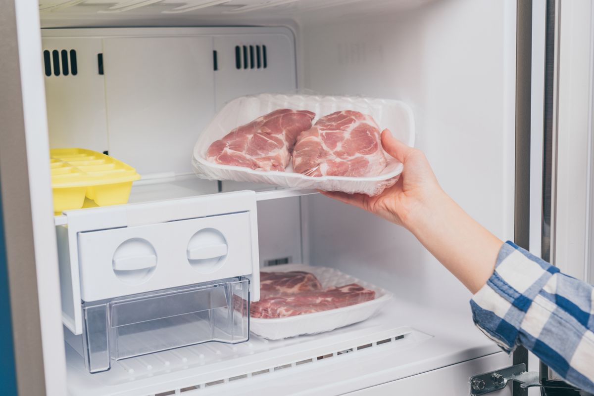 Jak rozmrozić mięso w kilka minut? I to bez użycia kuchenki mikrofalowej