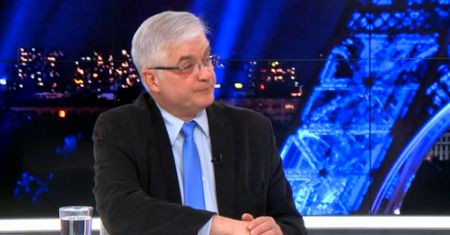 Cimoszewicz oburzony brakiem ambasadora RP w Paryżu. "To absolutne kuriozum"