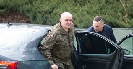 Koronawirus w Polsce. Czołowy generał zarażony, ale nie ma kwarantanny dla innych dowódców