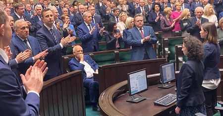 Władimir Putin i spór z Polską. Posłowie wstali z miejsc, Janusz Korwin-Mikke nie