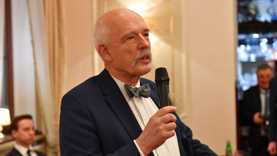 Janusz Korwin-Mikke chce likwidacji 500+. Sam korzysta z pieniędzy podatników