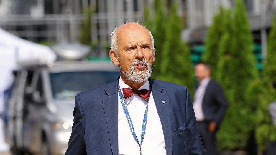 Janusz Korwin-Mikke nie powinien być członkiem własnej partii