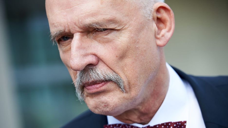 Janusz Korwin-Mikke rezygnuje z mandatu do PE. Ile na tym straci?