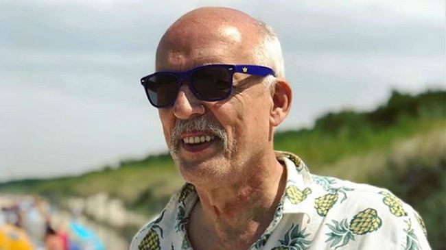 Janusz Korwin-Mikke spędza czas nad Bałtykiem