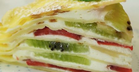 Tort naleśnikowy z owocami