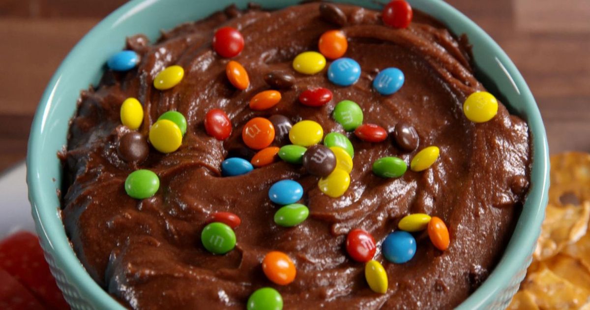 Pyszne domowe masło z M&M's o smaku brownies - idealny dodatek do przekąsek