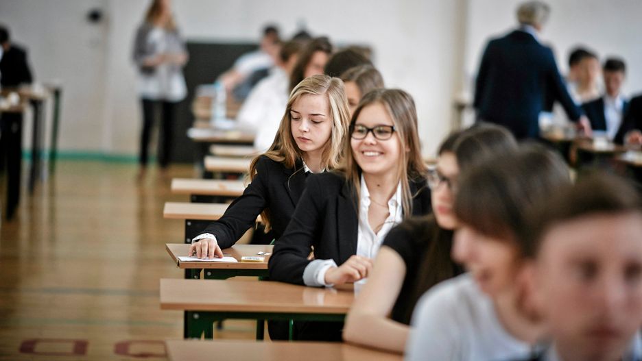 O godz. 9 rano uczniowie zasiądą do testów na poziomie podstawowych