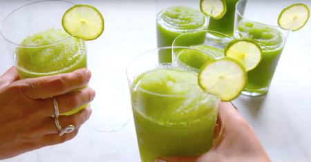 Przepyszne lodowe mojito - idealny drink, który orzeźwi każdego podczas zbliżających się wakacji.