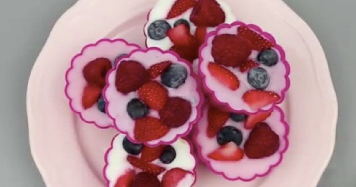 Pyszne mrożone jogurciki z owocami i płatkami owsianymi - bardzo zdrowa alternatywa lodów. Pycha!