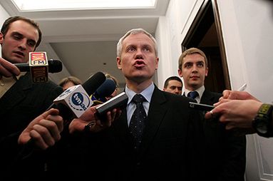 Jurek: prezydent chce rozwiązać kryzys, a nie parlament