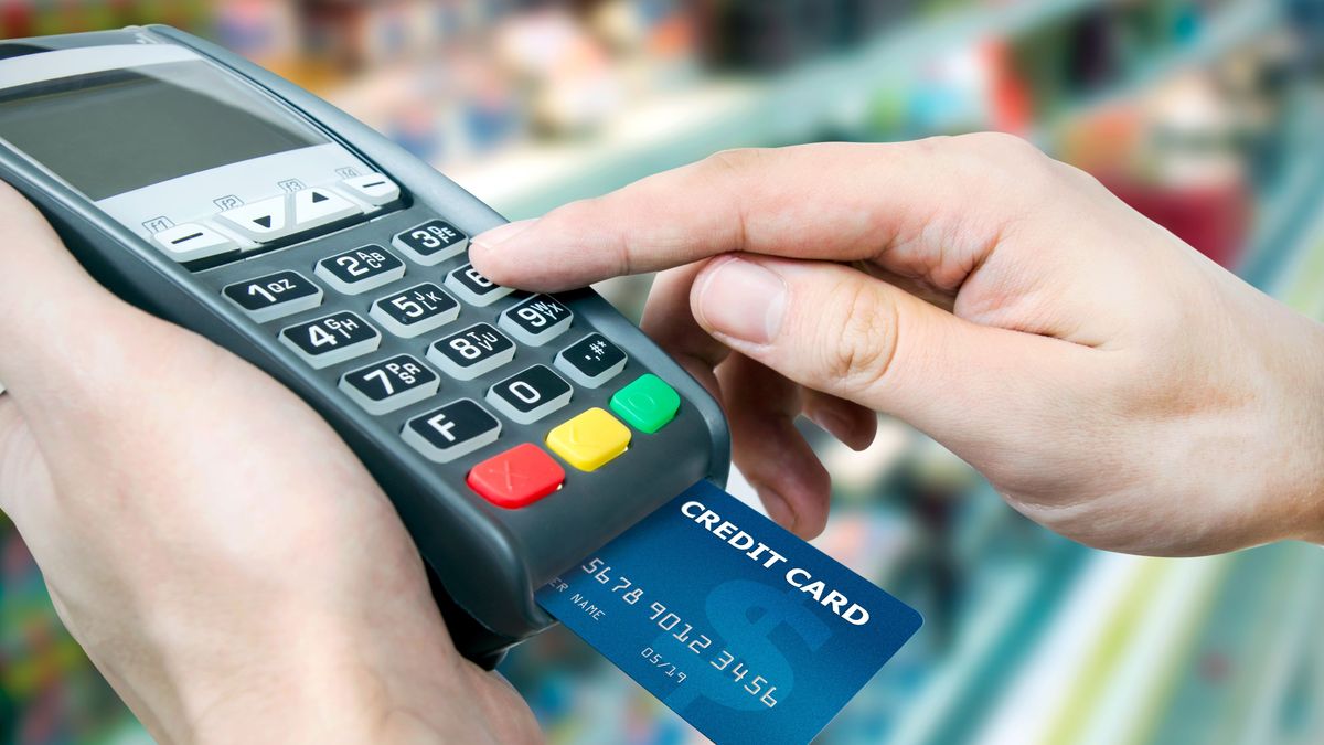 Karty płatnicze są coraz popularniejsze.