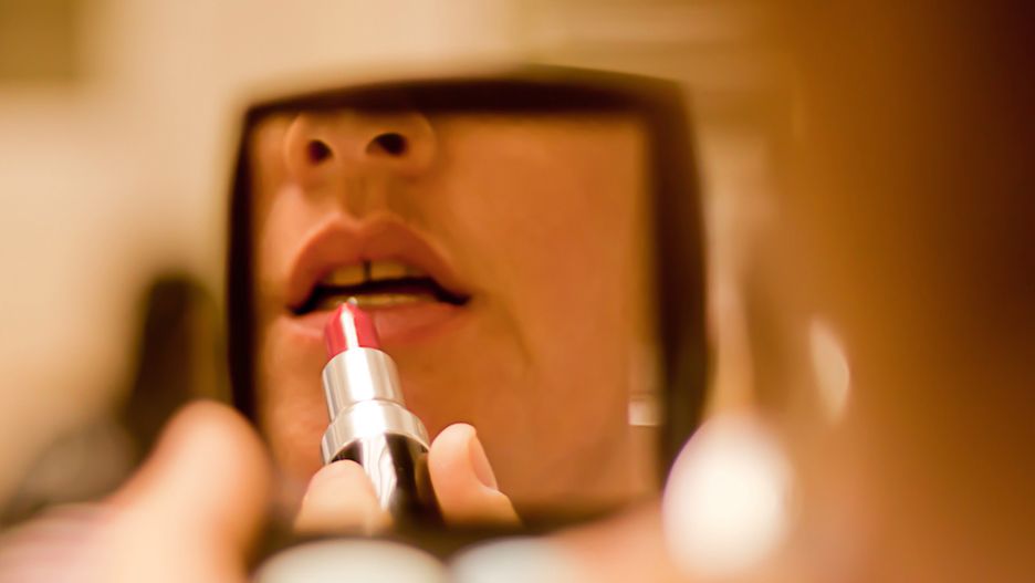 Funkcjonariusze nie mogą przychodzić pomalowani do pracy