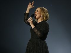 Adele obcięła włosy! Nową fryzurę zaprezentowała w finale "X-Factor"