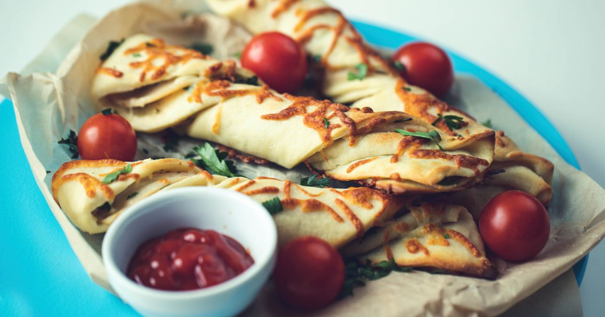 Paluchy pizzowe z szynką i serem