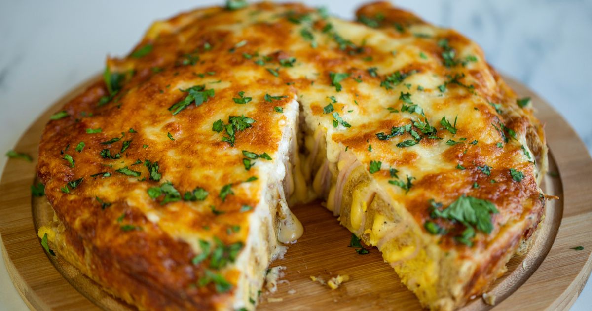 Pyszna tostowa zapiekanka z szynką i serem