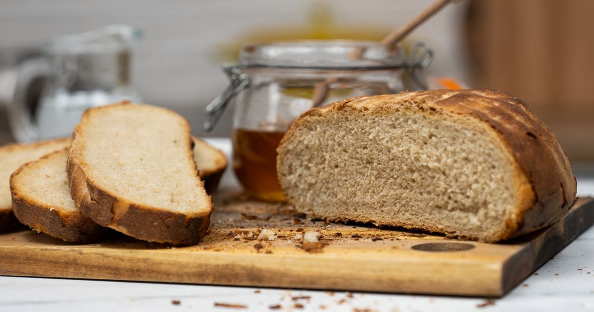 Przepis na chleb domowy na drożdżach. Jak zrobić chleb pszenny bez zakwasu?