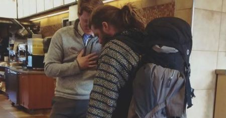 Bezdomny poprosił w restauracji o jedzenie. Słowa, które powiedział kierownik, zapamiętają wszyscy