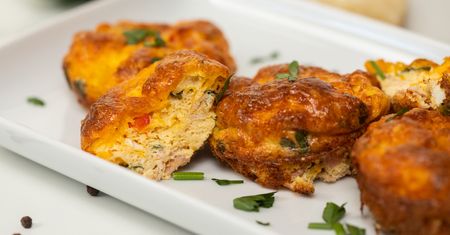 Jajeczne muffiny z dodatkami