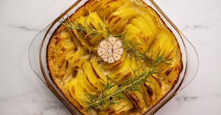 Pieczone ziemniaki z sosem beszamel