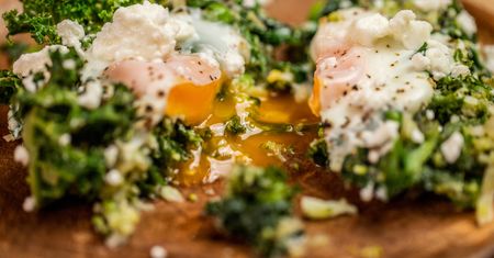 Zielona shakshuka w fitowej formie