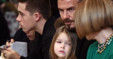 Córka Beckhamów w pierwszym rzędzie na pokazie mamy