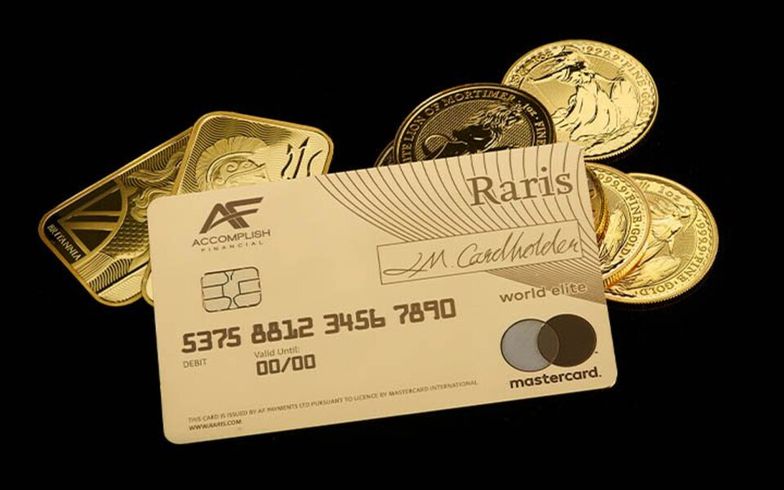 Pierwsza na świecie karta płatnicza ze złota.