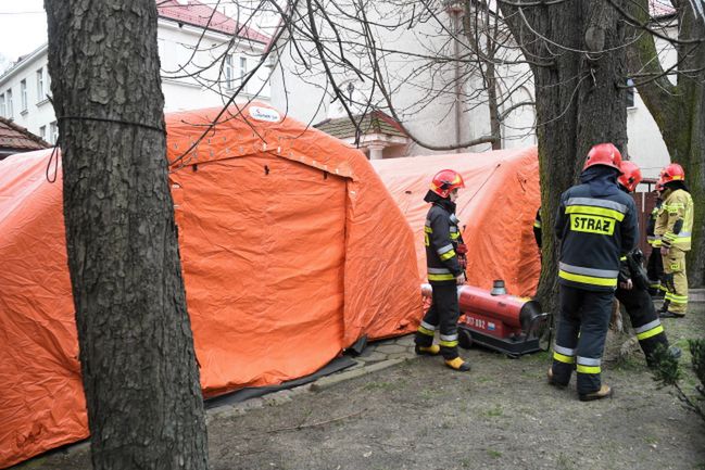 Warszawa. Namioty polowe jako izby przyjęć na wypadek koronawirusa