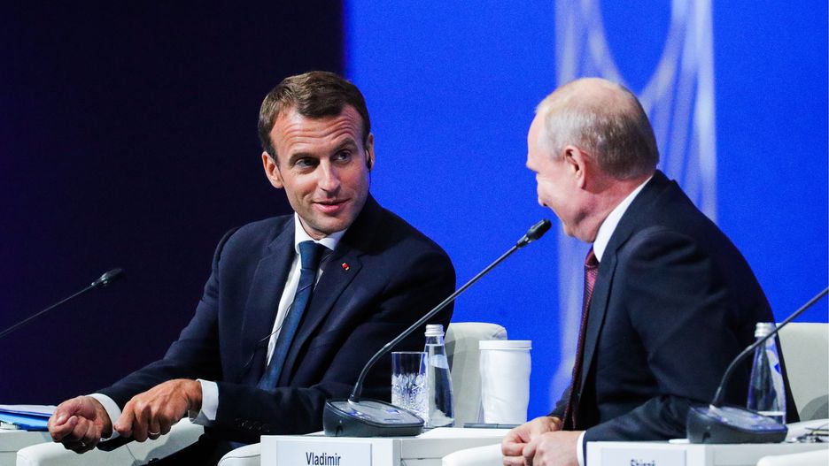 Macron i Putin w Petersburgu