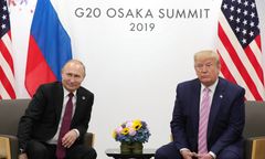 Trump żartuje podczas spotkania z Putinem. "Nie wtrącaj się"