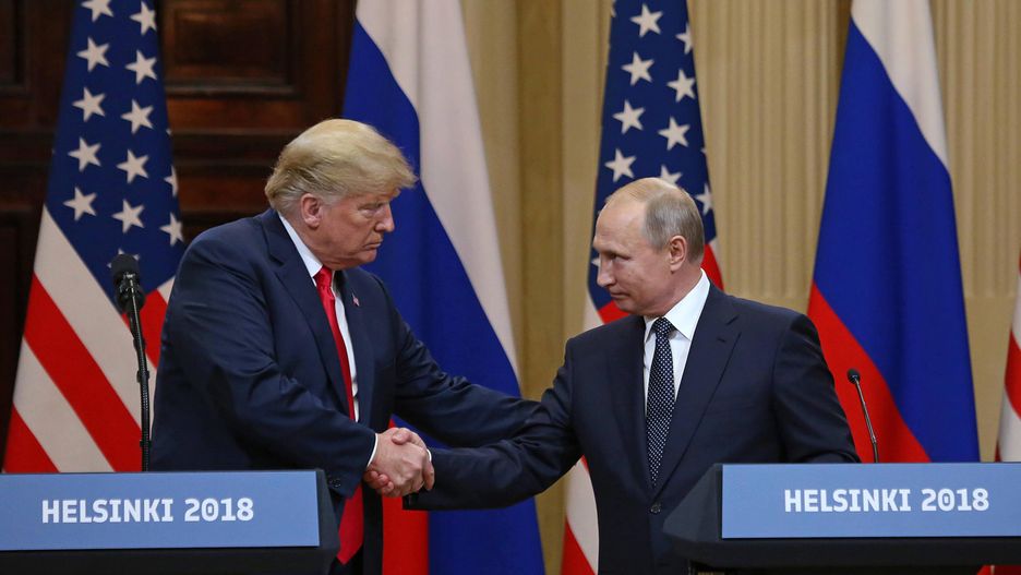 Zdaniem komentatorów, Donald Trump jadł Władimirowi Putinowi z ręki