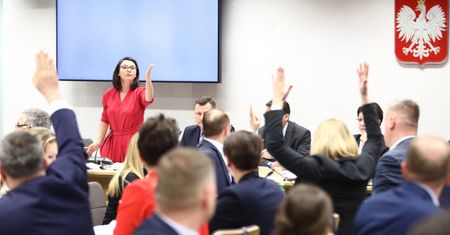 Szaleńcze tempo ws. ustawy o sądach. Całonocna seria głosowań