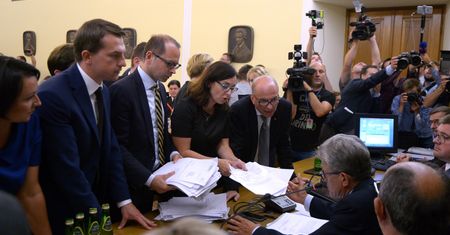 Dantejskie sceny w Sejmie. "Tak PiS dorzyna demokrację", "To standardy PRL"