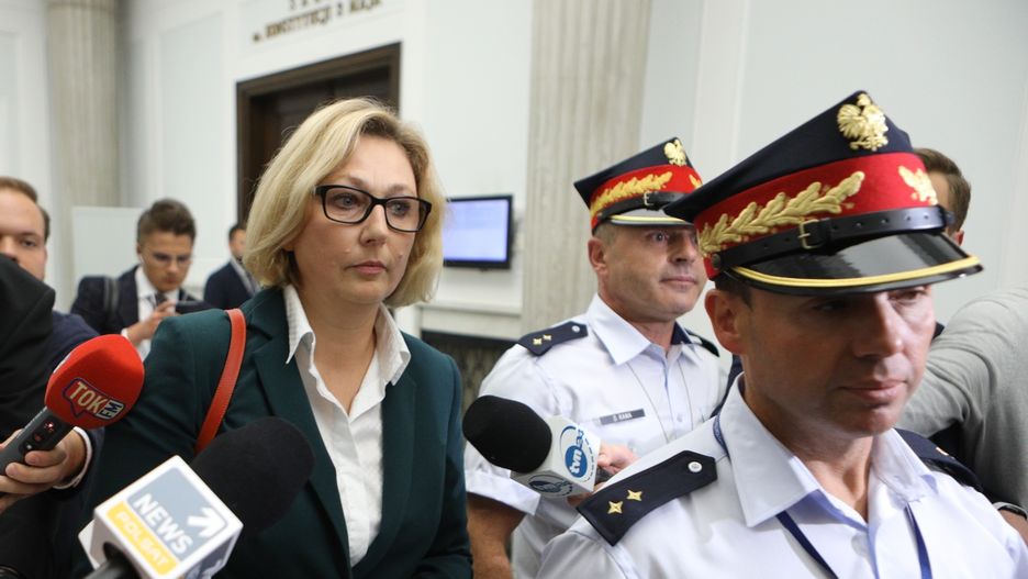 Sejm. Małgorzata Motylow opuszcza posiedzenie komisji do Spraw Kontroli Państwowej 