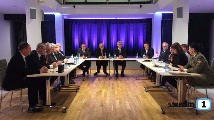 Efekty pracy komisji smoleńskiej kiełkują za granicą