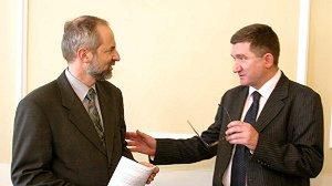 Przewodniczący KRRiTV Juliusz Braun i przewodniczący sejmowej Komisji Kultury i Środków Przekazu Jerzy Wenderlich (PAP-Tomasz Gzell)