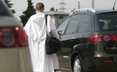 Fiat Auto Poland przekazał samochody do obsługi pielgrzymki