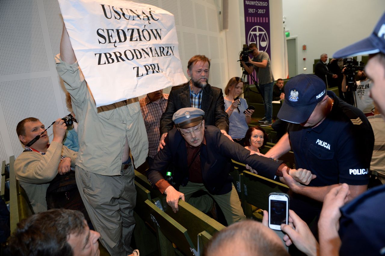 Bójka w Sądzie Najwyższym. Policja użyła siły